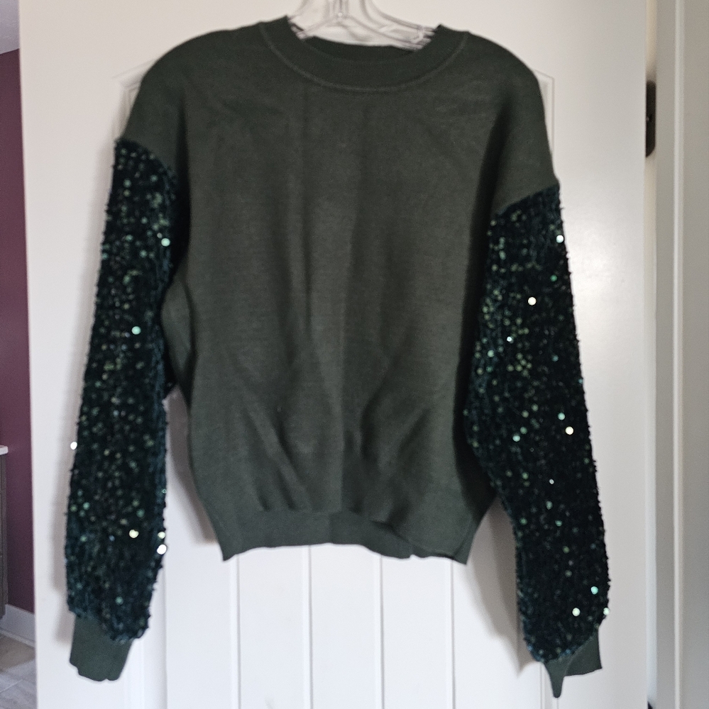 Beautiful Green Vici sweater with sequins
